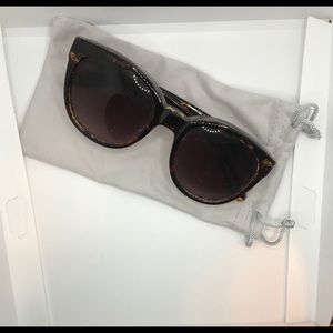 Sunglasses with carrying bag